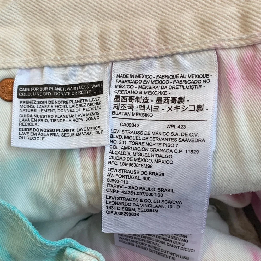 NWT Levi's 501 '93 Cutoff Shorts! Tie Dye Gay Pride LGBTQ Size 38x7
